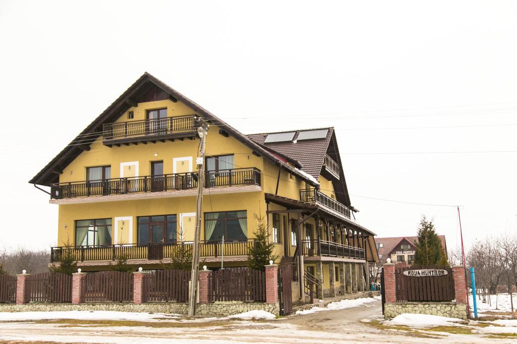 Pensiunea Roua Muntilor Simbata de Sus Exterior photo